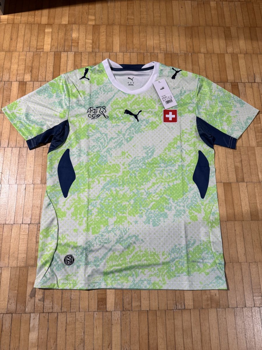 Puma Canottiere & Pantaloni: Schweizer Nati Auswärtstrikot 2026 – Nuovo (secondo la descrizione) da Zürich venduto da nicola.witzig 1