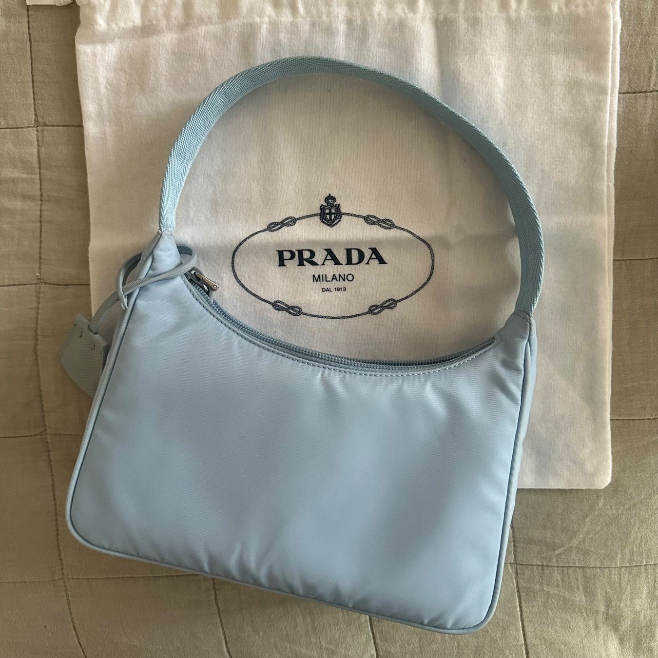 Prada Sacs femmes: Prada Re-Edition 2000 Hellblau – Neuf (Voir description) à Zürich par Nomase10. 1