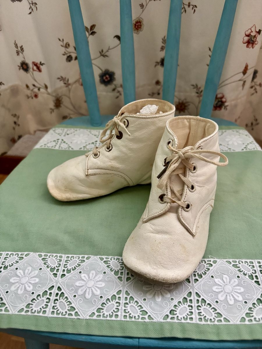 Schuhe für Jungen: Vintage Kinderschuhe 14 cm lang – Gebraucht aus Balsthal von AGUARDA 1