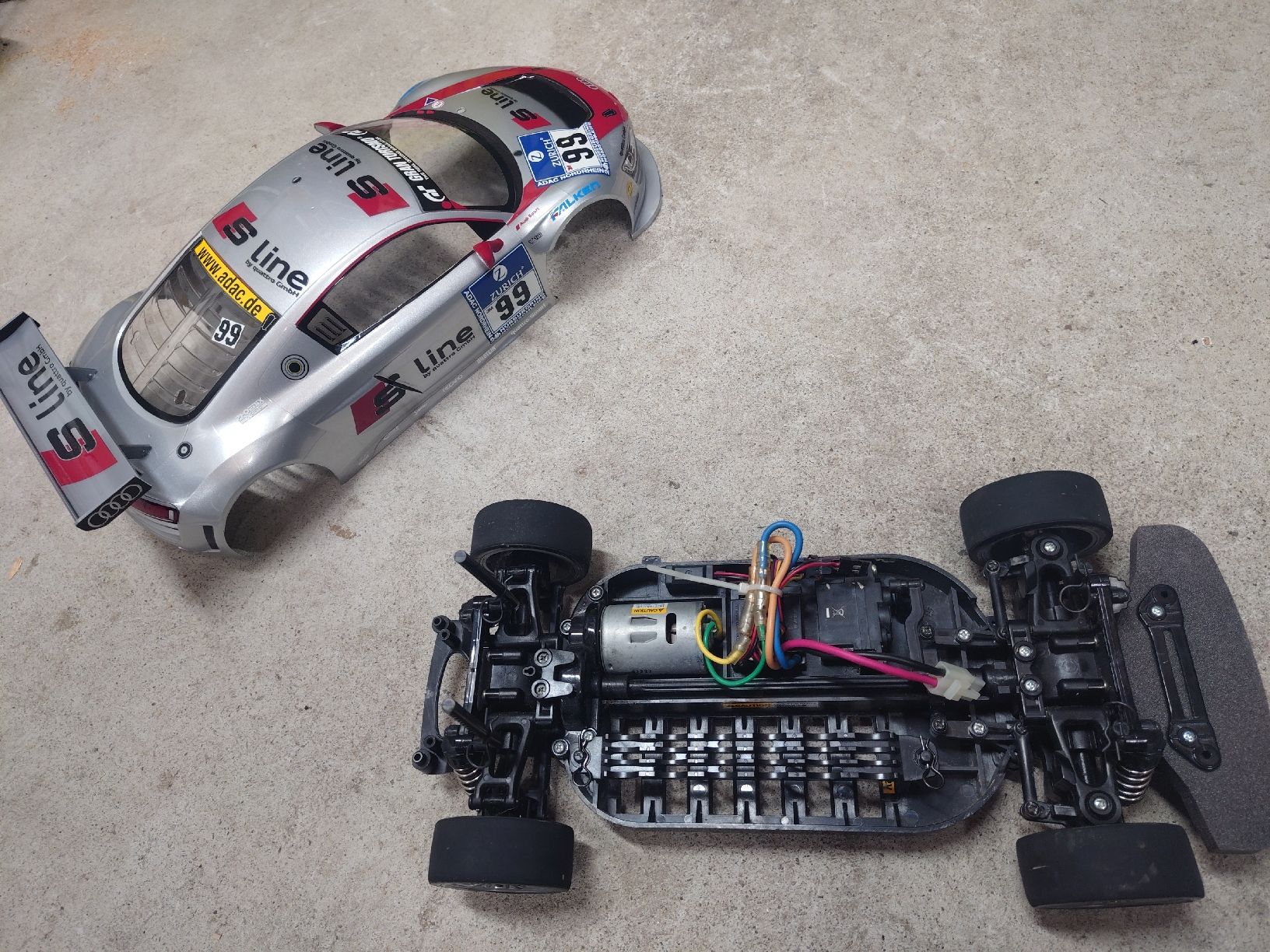 Tamiya Modellismo RC: Voiture télécommandée Audi R8  châssis Tamiya  – Usato da Anieres venduto da 88t7 6