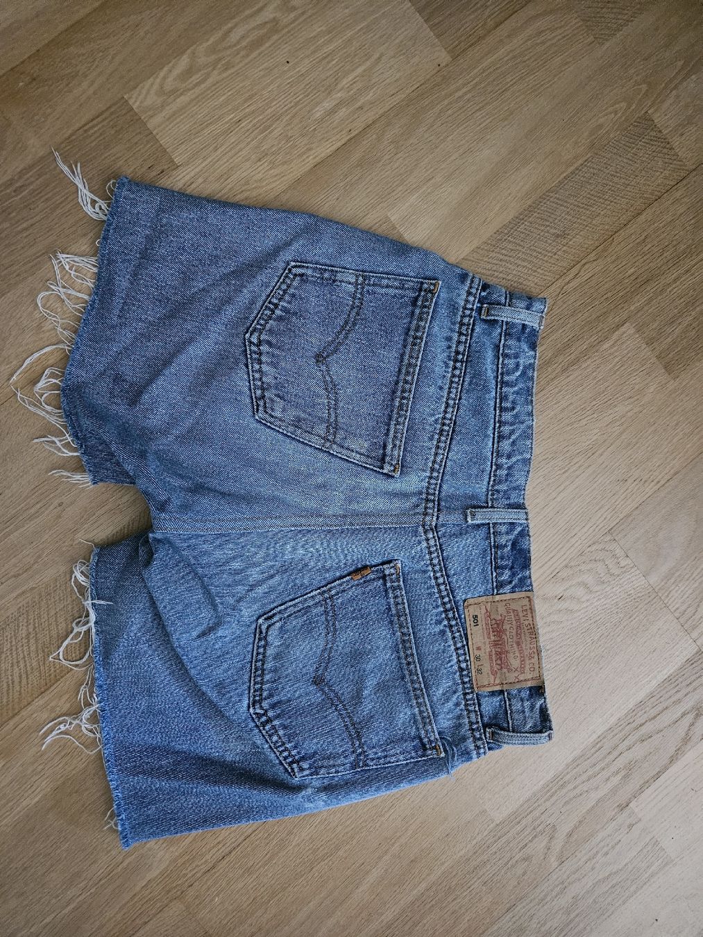 Levi's Pantaloni: Kurze Jeans – Usato da Bern venduto da mir_bs7y 1