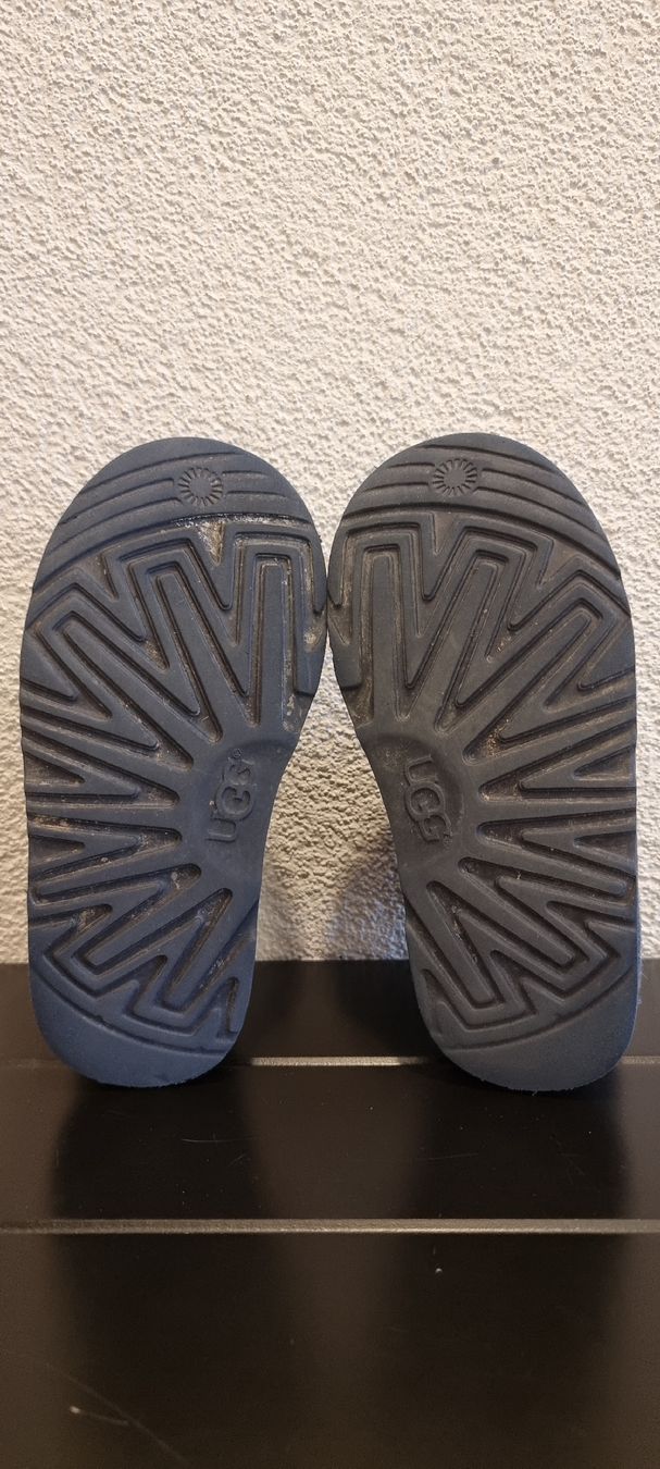Ugg Scarpe per ragazzi: Ugg 31 – Usato da Glattpark(Opfikon) venduto da TatianaVladimirova 6