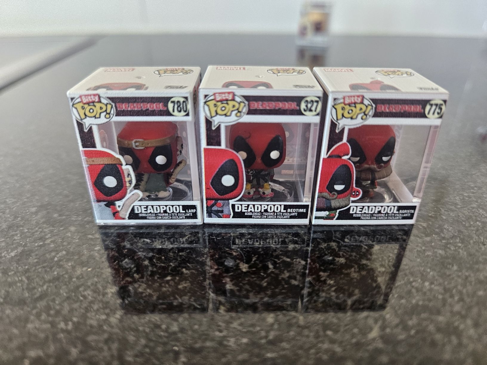 Marvel Statuette: Funko Pop Mini Deadpool, lot de 7, comme neuf  – Nuovo (secondo la descrizione) da Morges venduto da Mlle_Croft_91 2
