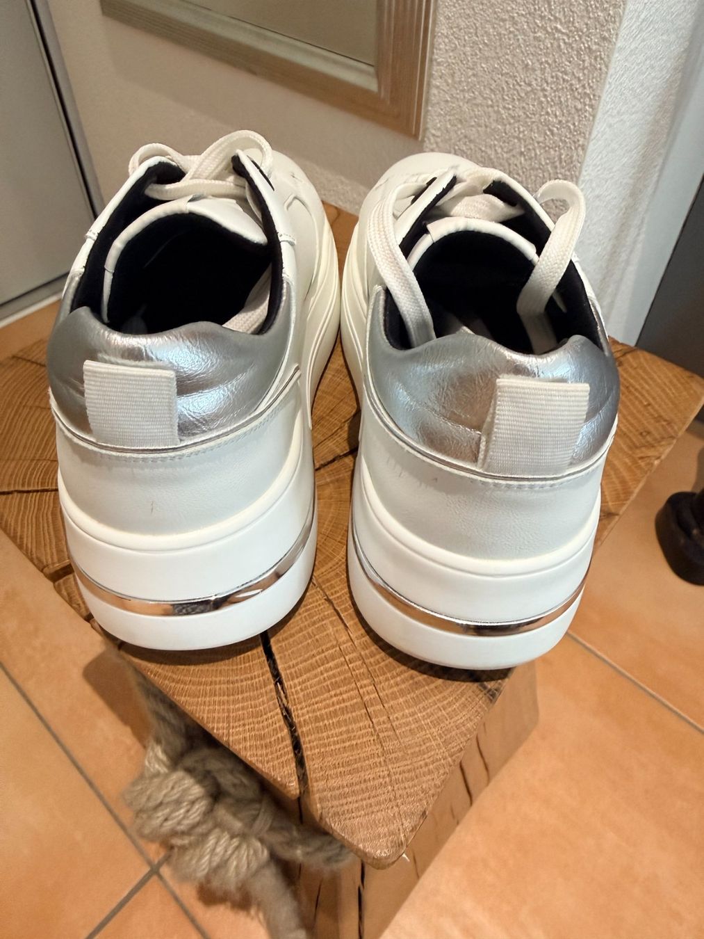 Scarpe da donna: Sneaker Weiss Queen Helena 38 – Usato da Nuerensdorf venduto da ghi_b7xs 2