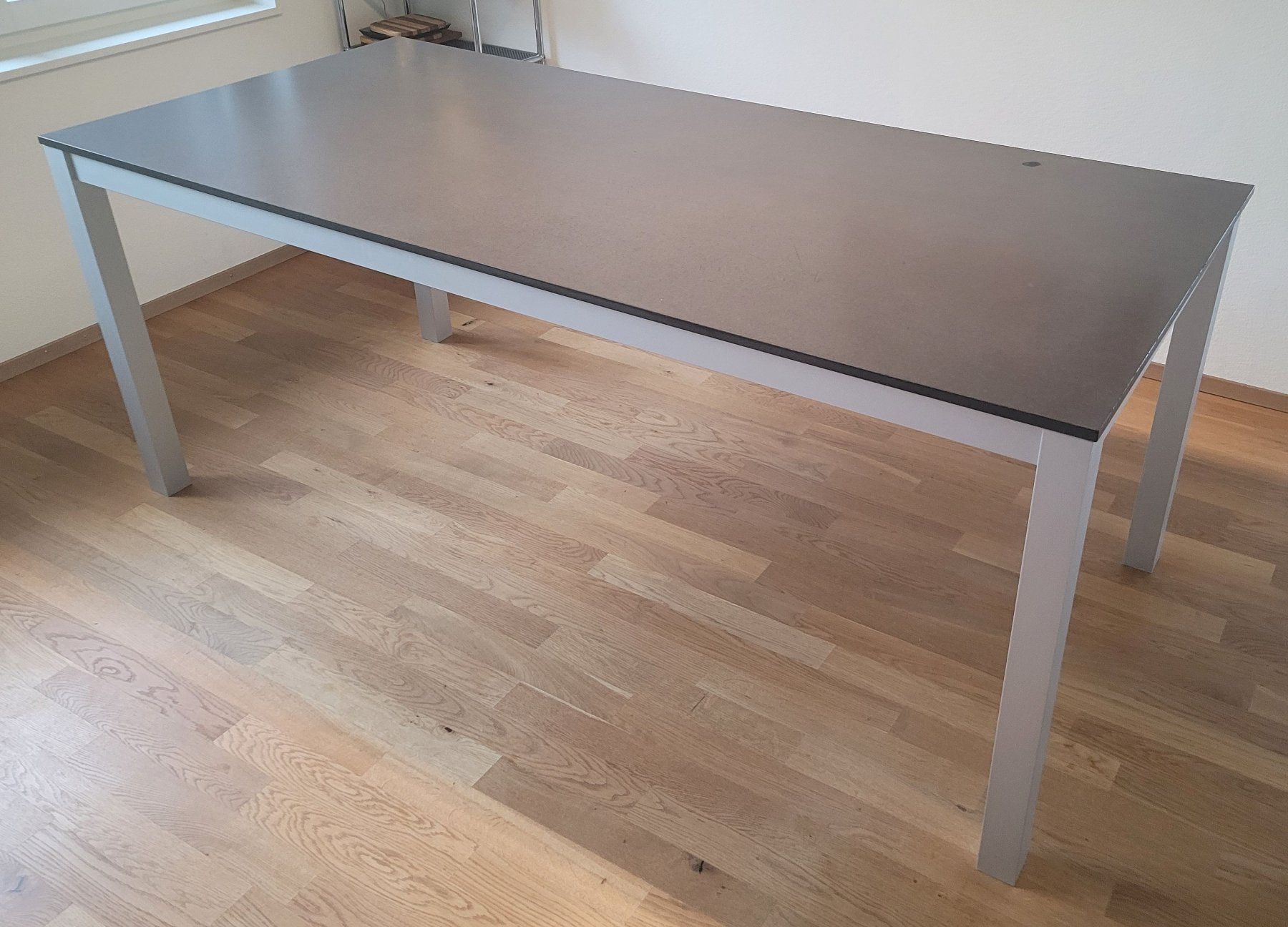 Interio Tavoli: Schicker Esstisch in elegantem Design – Usato da Zürich venduto da Ch250157