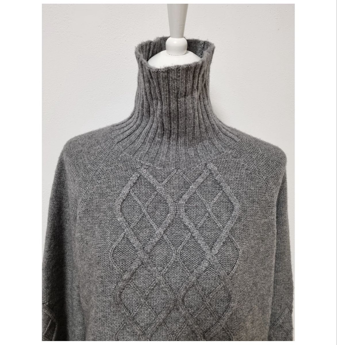 Max Mara Maglioni & Felpe: Max Mara Cacio cashmere/wool turtleneck sweater – Nuovo e nell'imballaggio originale da Küsnacht ZH venduto da oli_dr6q 1