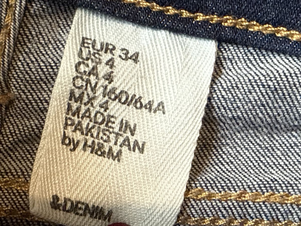 H&M Jeans: Mini short jeans H&M, t.34/XS – Gebraucht aus Tavannes von Thriftshop 2