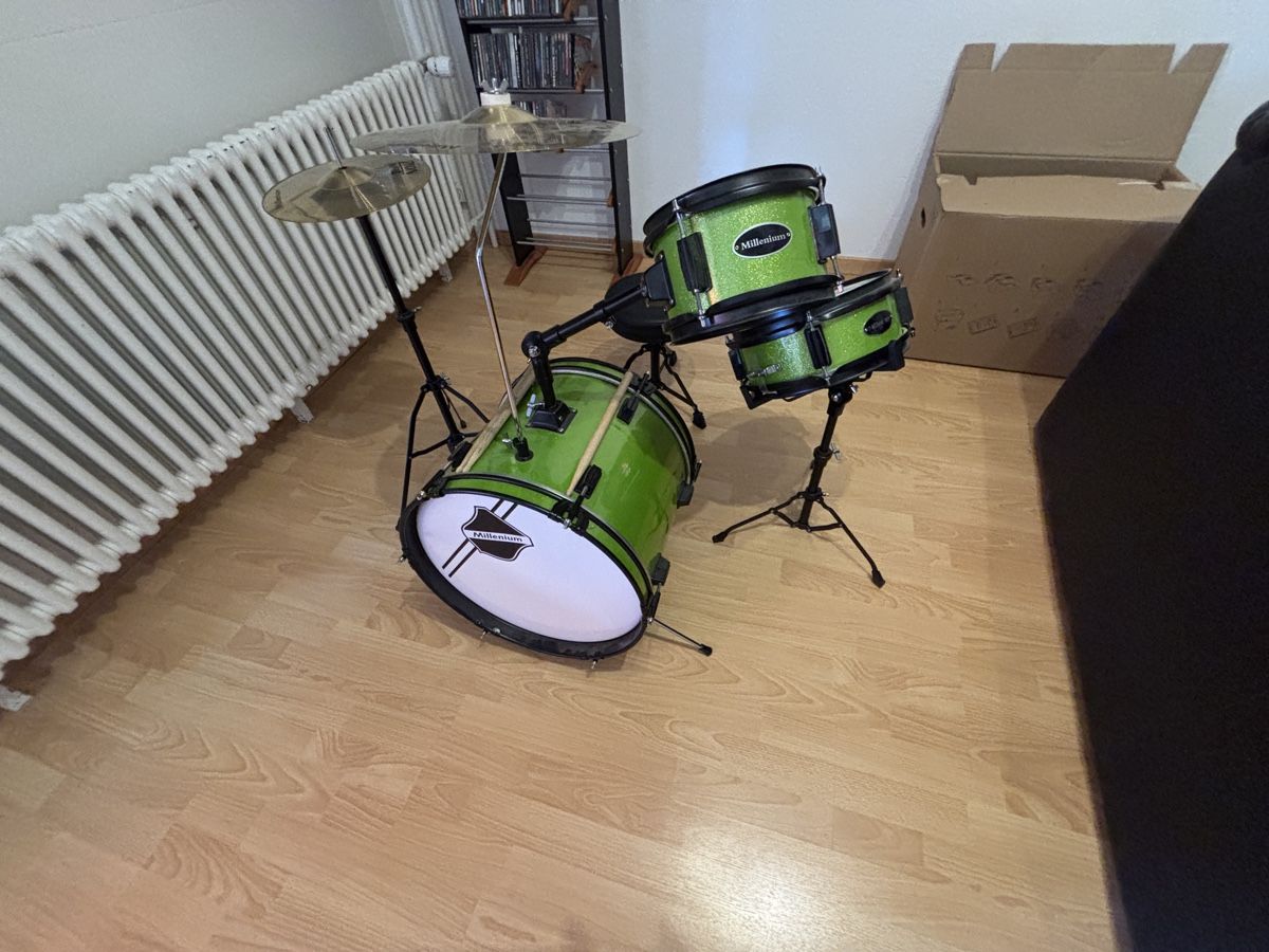 Instruments de musique: Kinder Schlagzeug-Set – D'occasion à Baar par Vosch 1