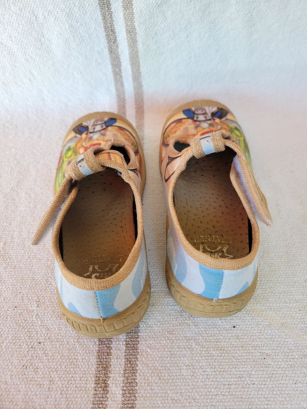 Schuhe für Jungen: pantoufles taille 25 – Gebraucht aus Neuchâtel von valerizette 2