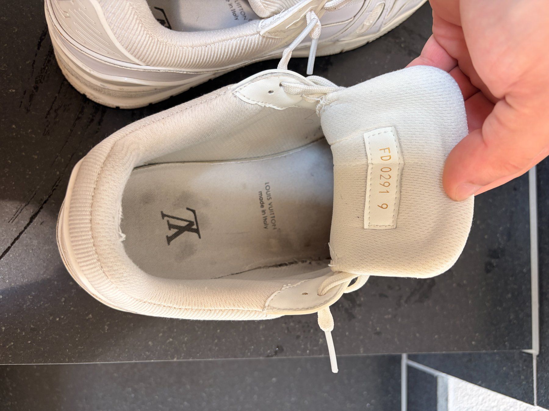 Louis Vuitton Scarpe da uomo: Louis Vuitton Trainer Sneaker Weiss Gr. 43 – Usato da Erlenbach ZH venduto da ene_m6dc 4