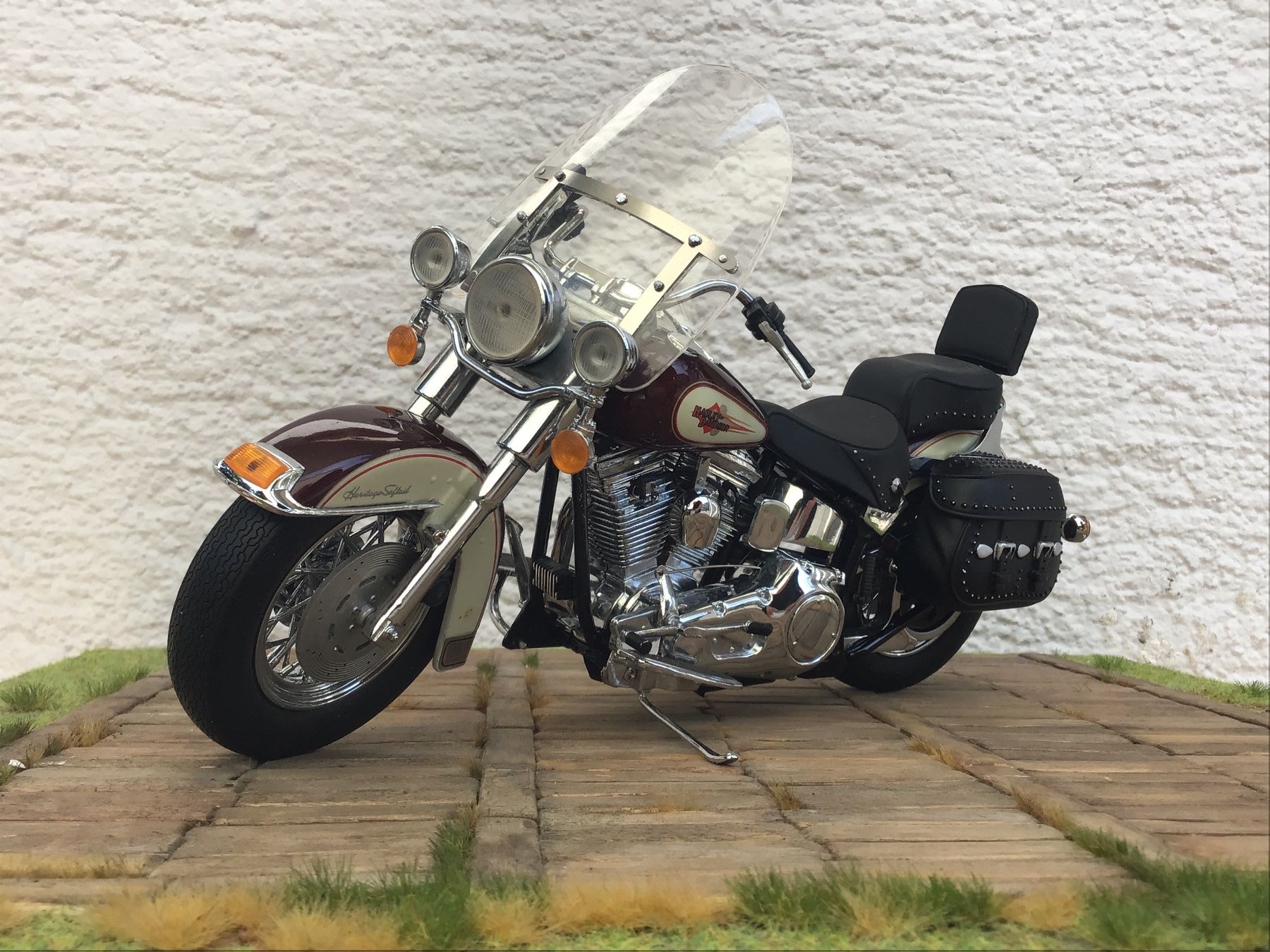 Franklin Mint Kit di modellismo & Modellini statici: Harley Davidson Heritage Softail, Massstab 1:10 – Nuovo e nell'imballaggio originale da Männedorf venduto da Modell-Spezialisten