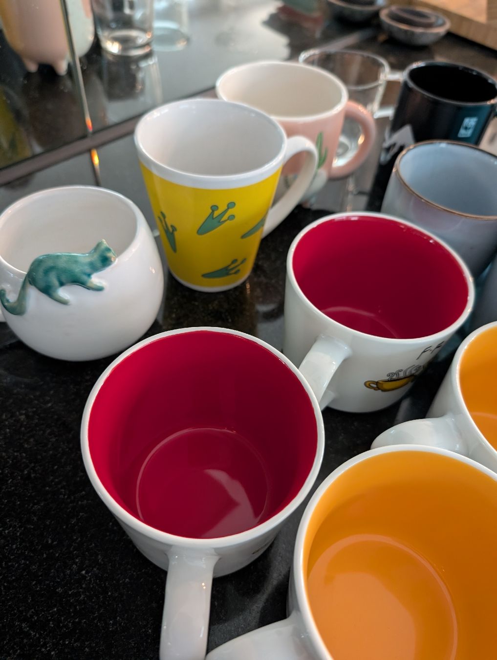 Tassen: Mugs Collection Assorted Colors and Styles – Gebraucht aus Unterengstringen von tob_7bhx 1