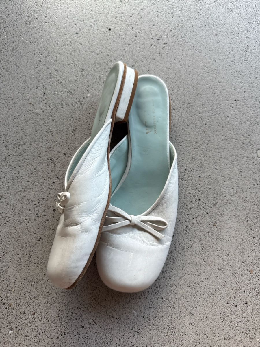 Damenschuhe: Weisse Pantoletten, Gr. 38.5 – Gebraucht aus Richterswil von Solemare47Nicole 1