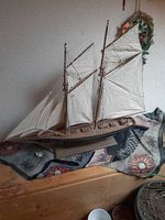 Modell Segelschiff mit Segeln, guter Zustand