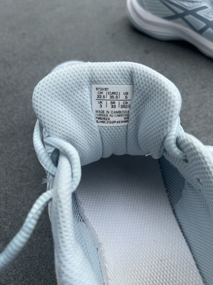 Asics Schuhe für Jungen: Asics Hallenschuhe Gr. 35.5, hellblau - Top Zustand! – Neu (gemäss Beschreibung) aus Herisau von TomLie 2