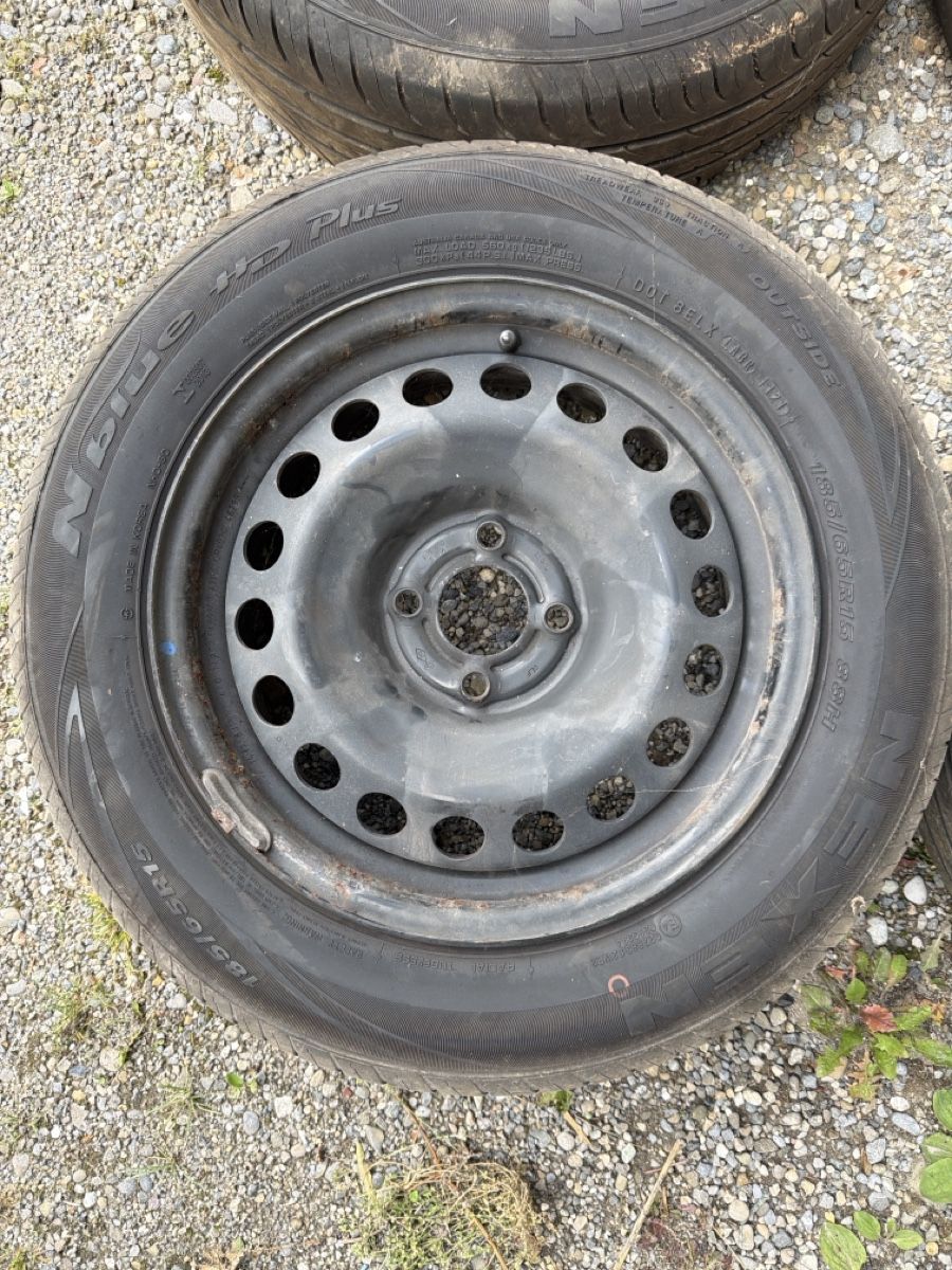 Pneumatici & Ruote complete: Felgen mit Pneu Dacia Dokker – Usato da Hasle LU venduto da Aentlibuecher_91 1