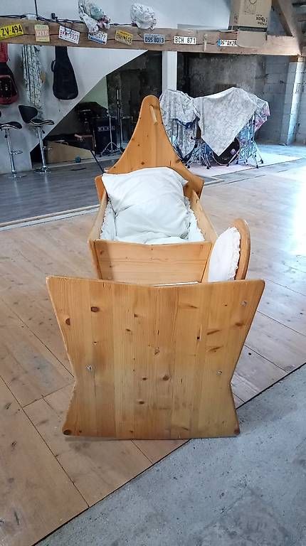 Lits: Berceau basculant artisanal  – D'occasion à Lignières par alm_sms9