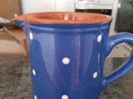 MILCHKRUG MIT SÜSSEN PUNKTN BLAU WEISS