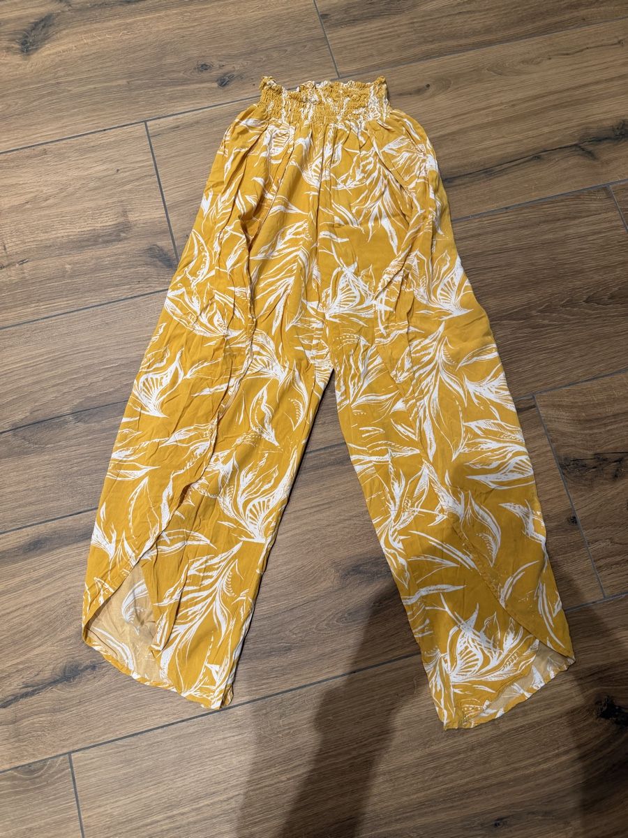 Pantaloni: Sommerliche Hose mit Blumenmuster, Gr. M – Usato da St. Gallen venduto da Xbylucas
