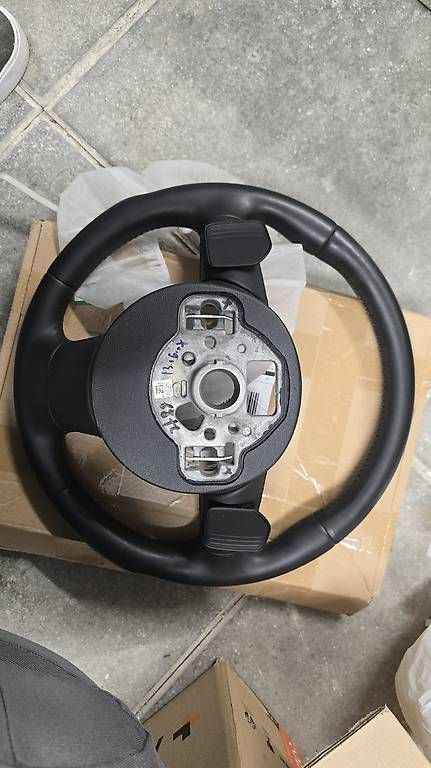 Tutti pezzi di ricambio auto: Audi orginal lenkrad mit airbag  – Usato da Rebstein venduto da san_rp8w 1