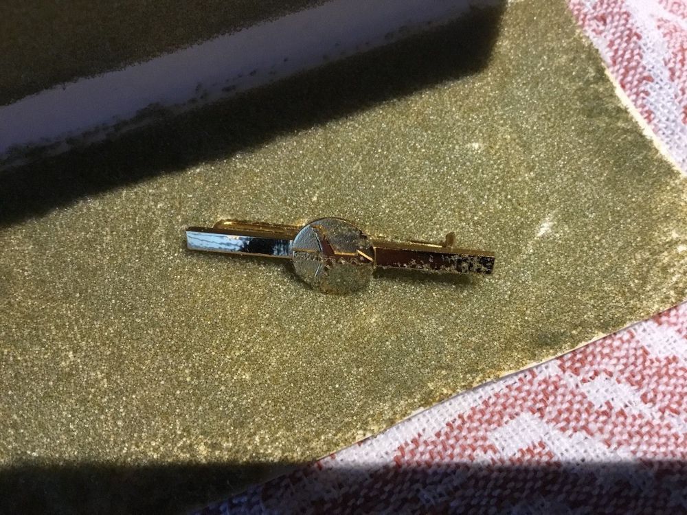 Insignes Broches Ski Villars – Fabricant HUGUENIN LE LOCLE, Années 70