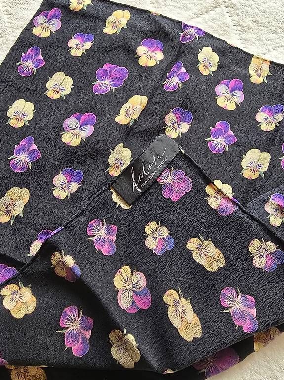 Fabric Frontline Foulard & Sciarpe: Fabric Frontline Zurich Seide – Usato da Zürich venduto da bil_s7tp 1