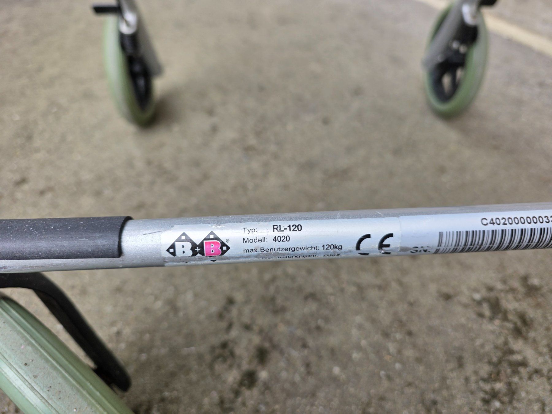 Ausili per la deambulazione: leichter stabiler Rollator mit Sitzfläche faltbar B+B RL 120 – Usato da Walterswil BE venduto da Lonitti 5