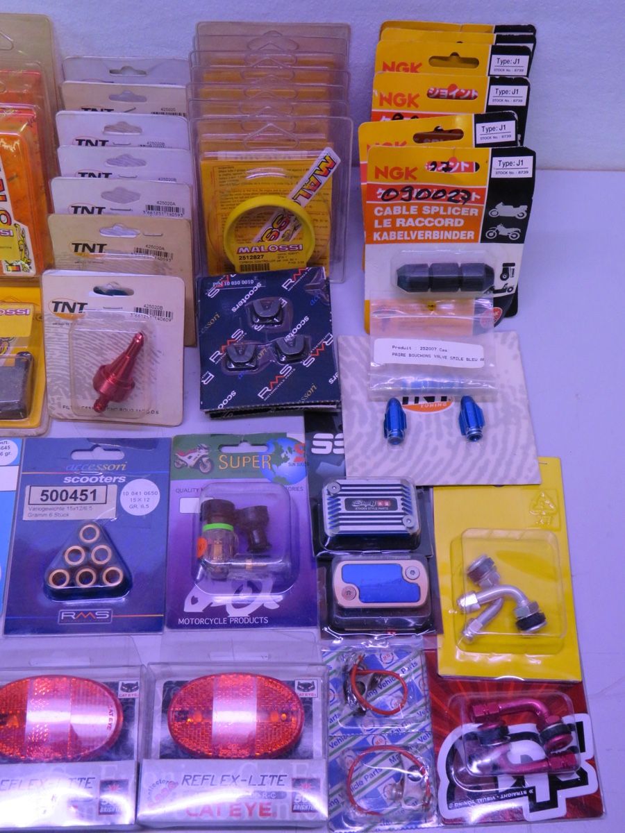 Tutti i ricambio per moto: Assorted Scooter Parts Lot New Condition – Nuovo e nell'imballaggio originale da Elsau venduto da MANWITHVAN 1