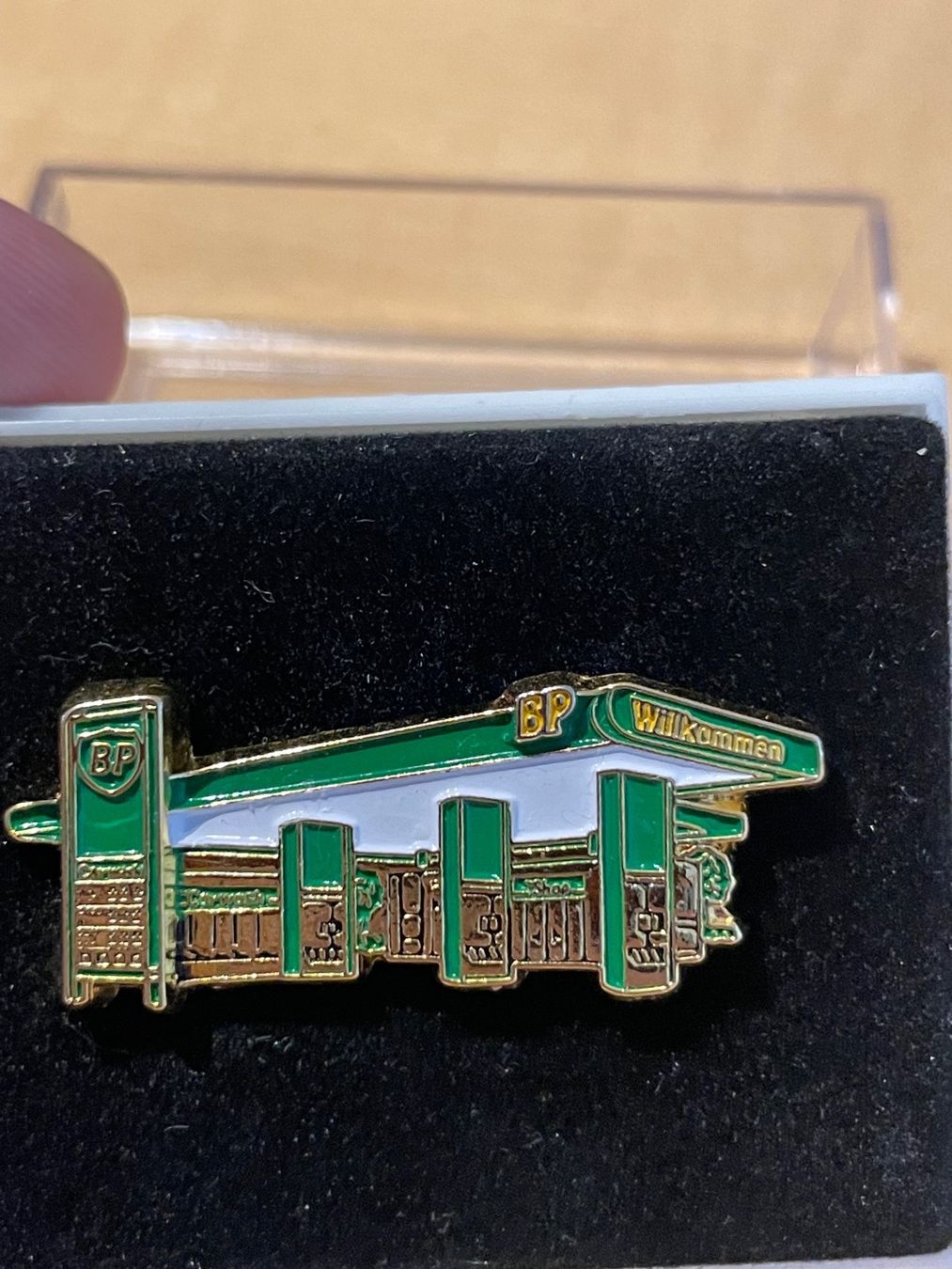 Placchette & Badge: 1 BP Tankstelle Pin mit Box – Usato da Niederwangen BE venduto da m_s13 1