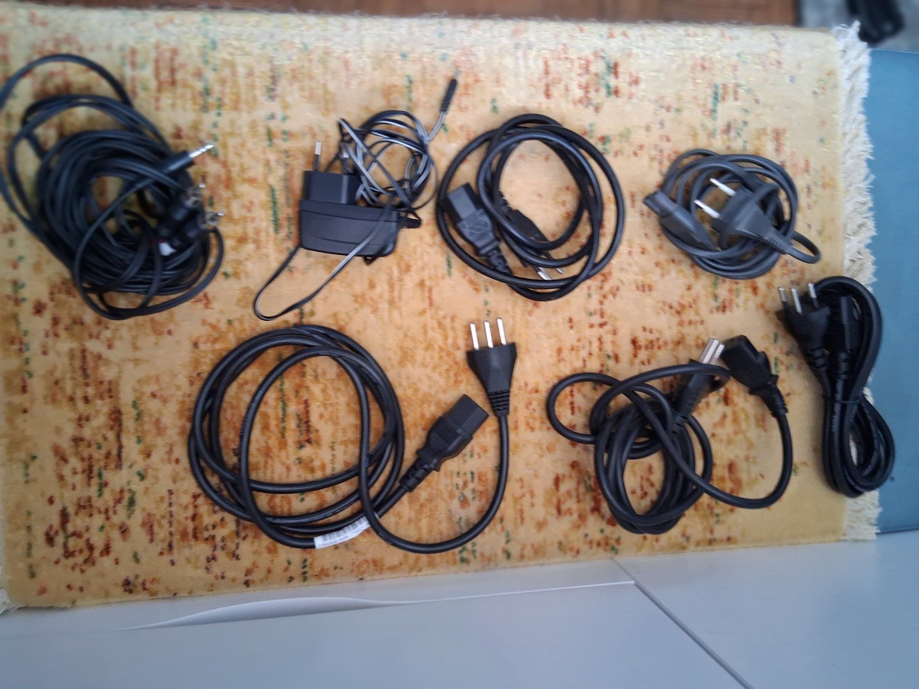 Cavi: Lot de câbles audio/vidéo RCA / Jack 3.5mm  etc. – Usato da Aigle venduto da Marcagapit 3