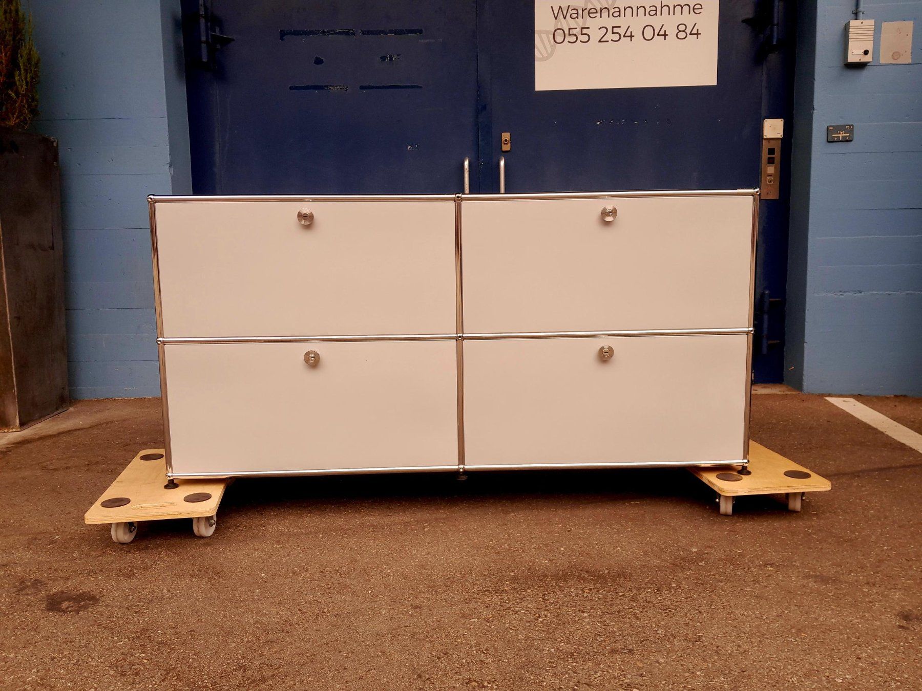 USM Étagères: USM Haller Sideboard / Gestell - Farbe Silber – D'occasion à Männedorf par Bel-view