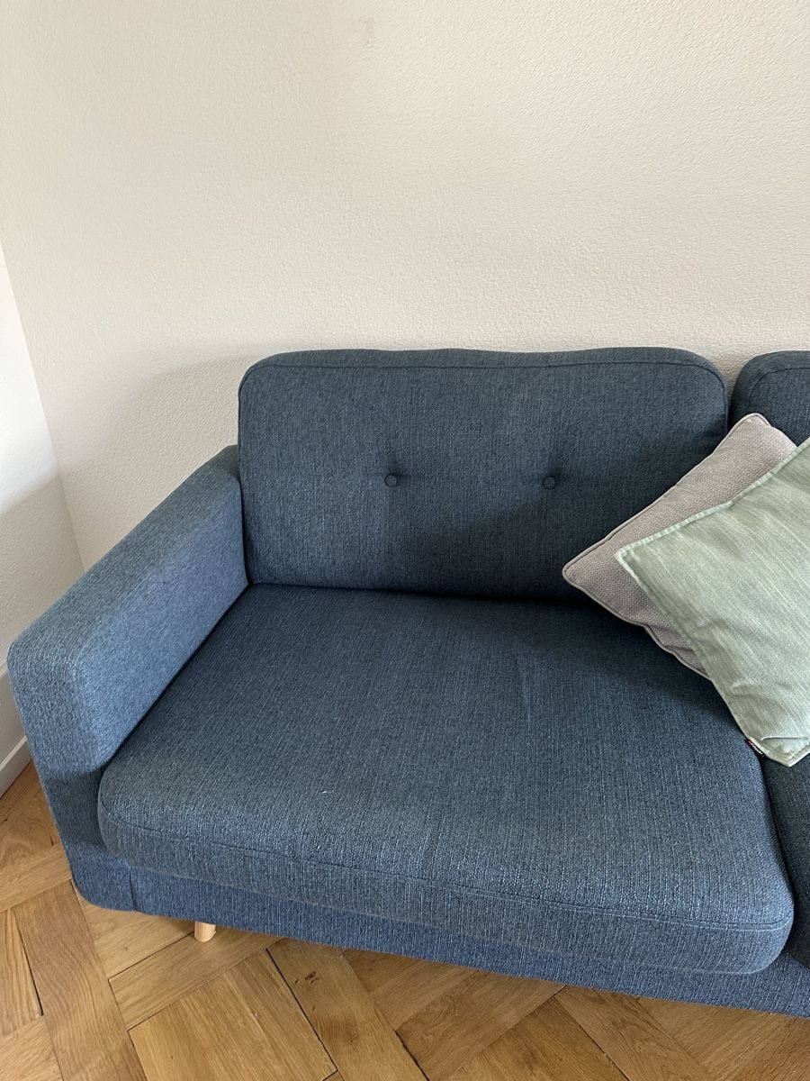 Divani: Sofa blau zweisitzig guter Zustand – Usato da Bern venduto da tradeforpeace 1