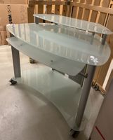 Bureau informatique en verre sur roulettes, design moderne 