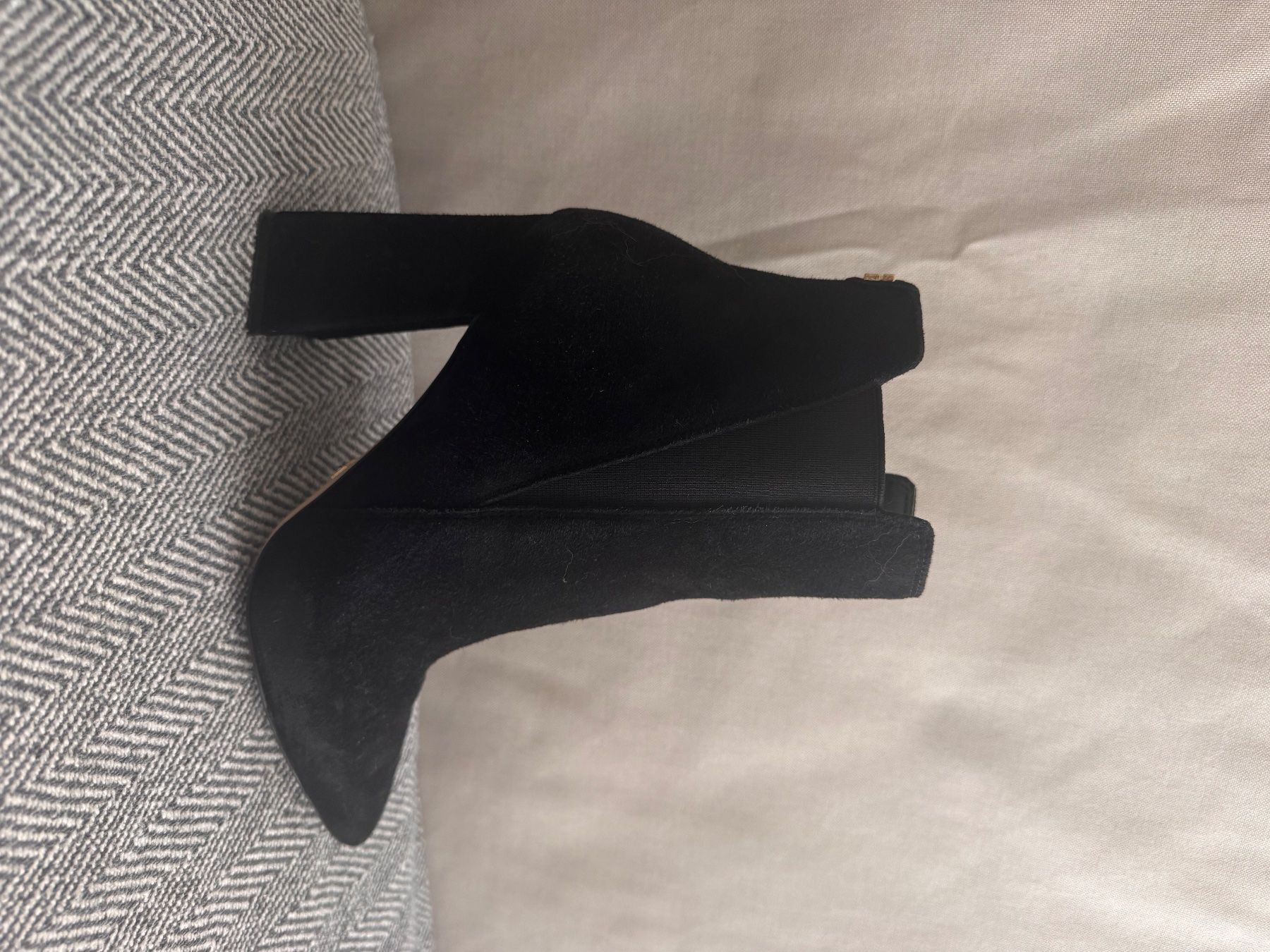 Guess Scarpe da donna: Stivaletti Guess taglia 38 – Usato da Aldesago venduto da dia_p6gh 1