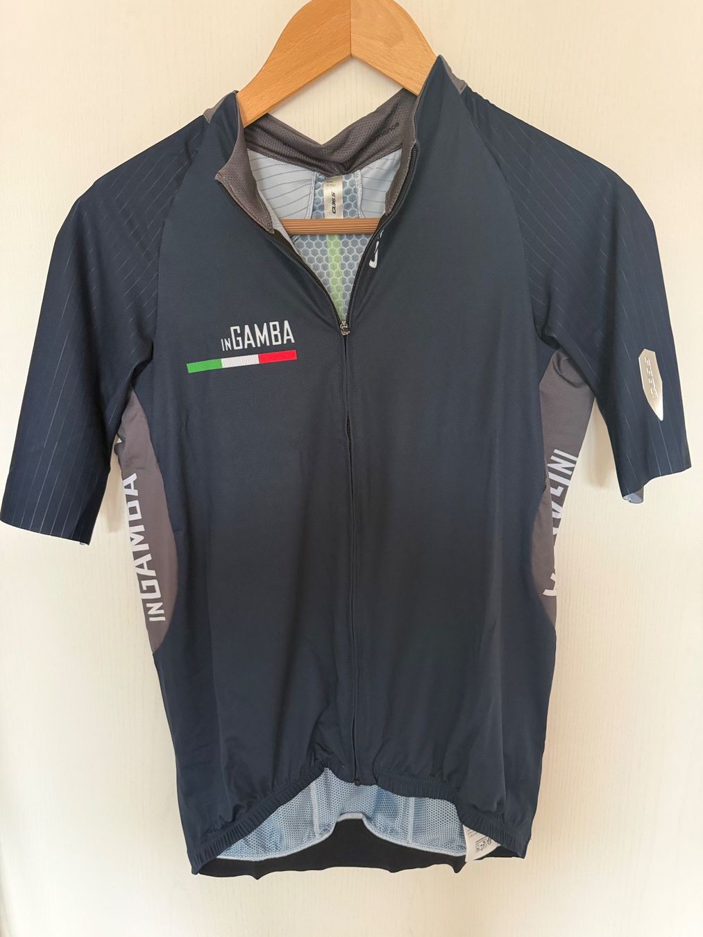 Leibchen & Hosen: Q36.5 Gregarius Jersey InGamba NEU Size L – Neu und originalverpackt aus Küsnacht ZH von gma_67jc