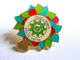 Baum Apfel grün rot arbre Drogerie droguerie fruit Pin CH1.3