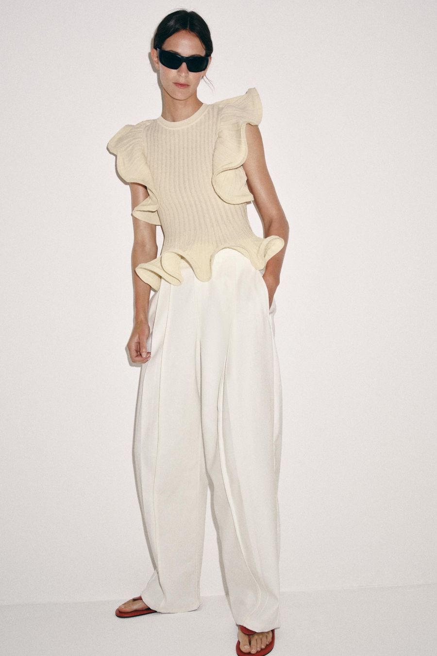 Top: ZARA STRICKTOP MIT WELLENKANTEN / VOLANTS – Usato da Zürich venduto da fabienne1234 1