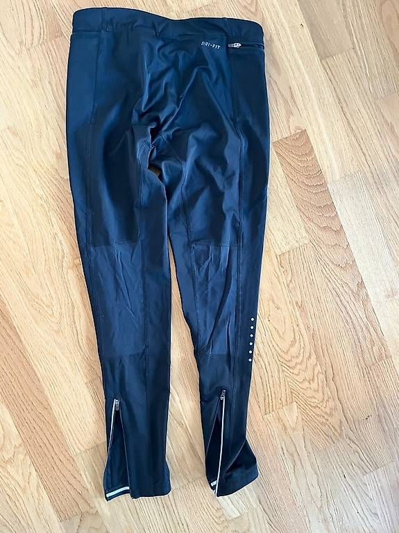 Leggings: Nike Dri-Fit Tights Gr. S – D'occasion à Liestal par Schatzsucher90 2