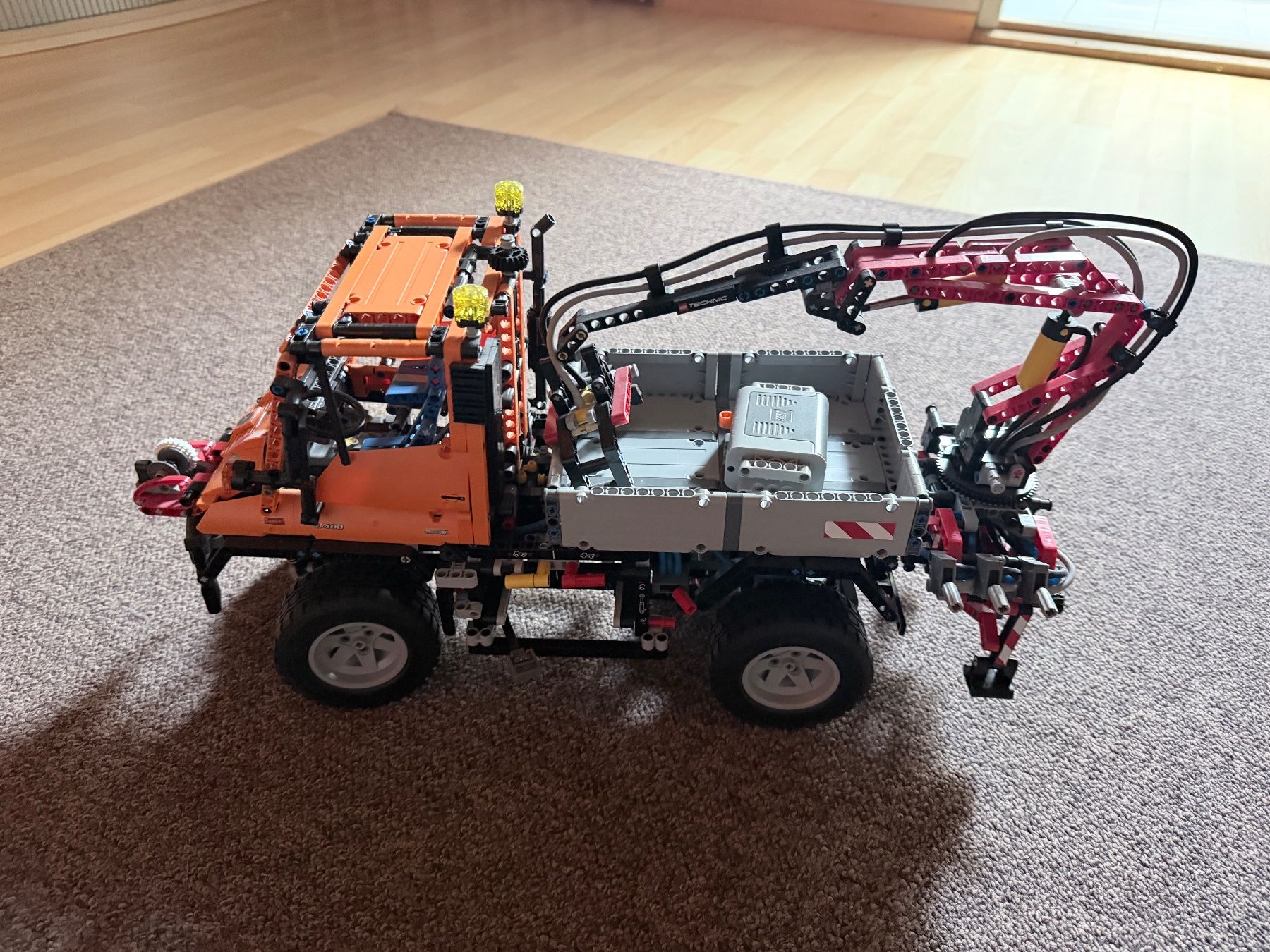 Lego Giocattoli: LEGO Technic 8110 Unimog U 400 – Nuovo (secondo la descrizione) da Emmenbrücke venduto da Pplotter