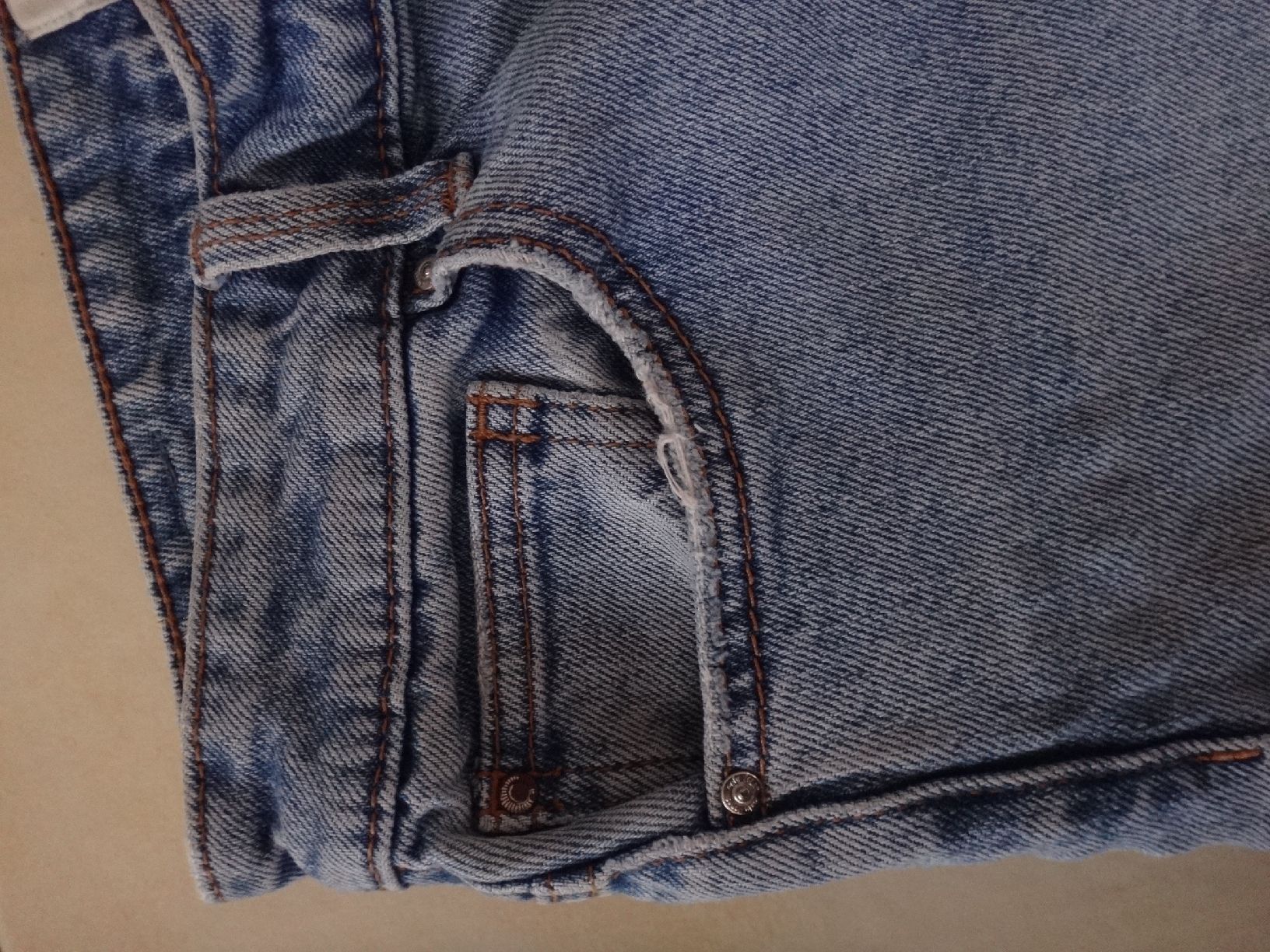 Only Jeans: Jean droit clair – Neu (gemäss Beschreibung) aus Lully FR von fan_h5z8 5