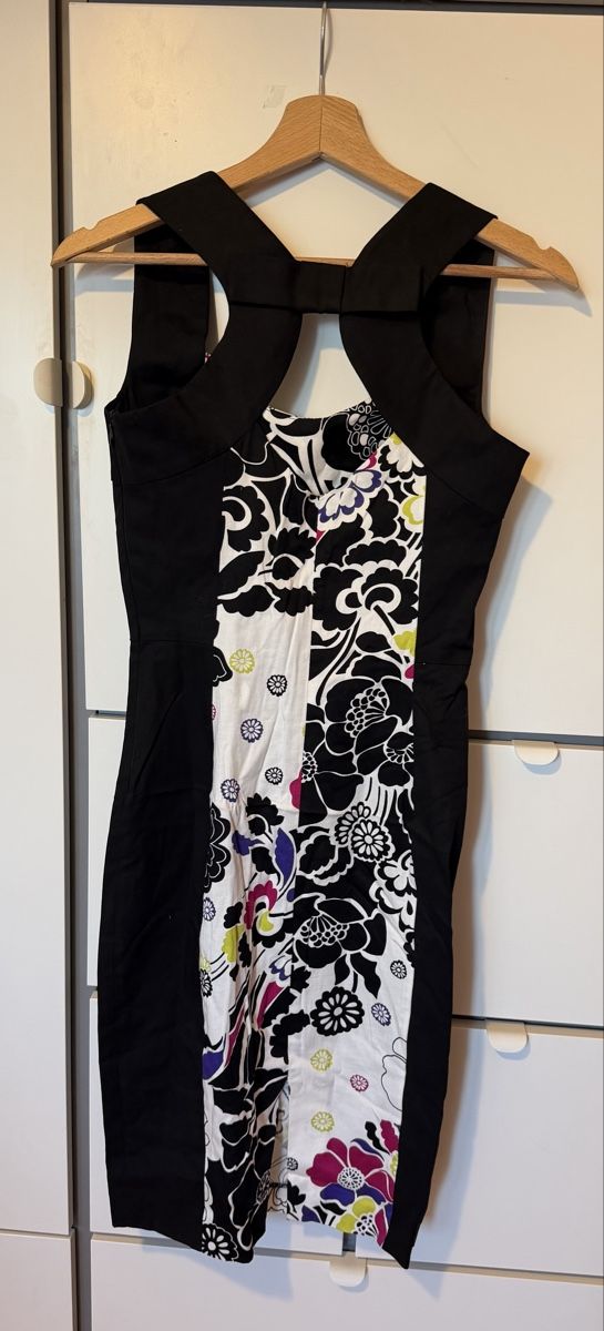 Vestiti: ROBE MI-LONGUE, DÉCOUPE FLEURS ET NOIR – Nuovo (secondo la descrizione) da Crissier venduto da seikoruby 1