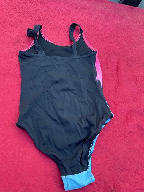 Badekleider & Bikinis: Mädchen Badekleid 134/140 – Gebraucht aus Bergdietikon von antovale 1