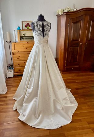 SUMMER SALE!Elegantes cleanes Brautkleid von Pronovias 34/36