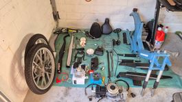 Puch Maxi S zerlegt mit diversen Zubehör