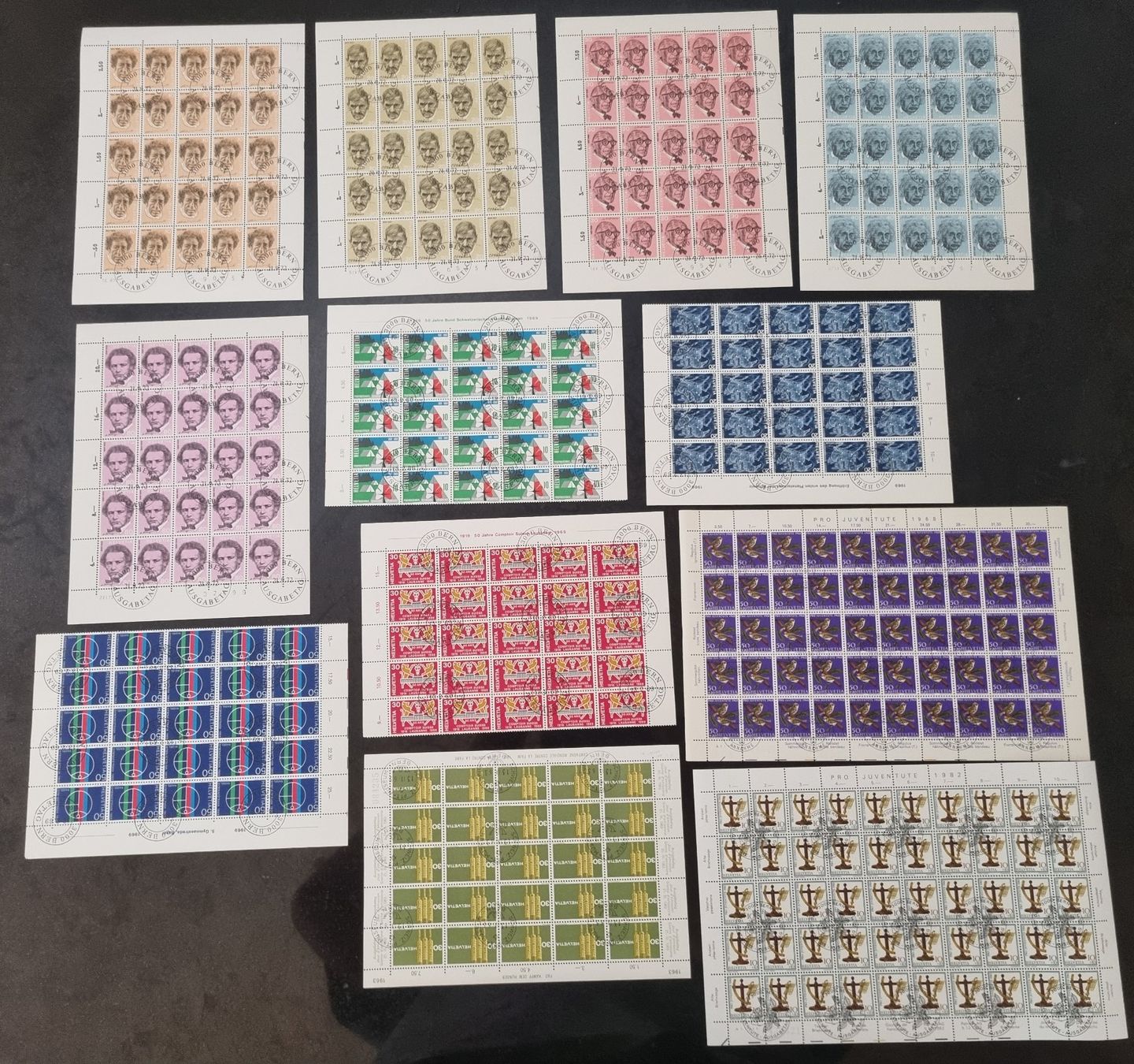 Alle Briefmarken: 12 Bogen/Teilbogen mit Ersttag Stempel – Gebraucht aus Gümligen von Geniusbuy