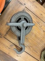 Poulie Vintage en Métal Robuste - Parfait pour Projet!