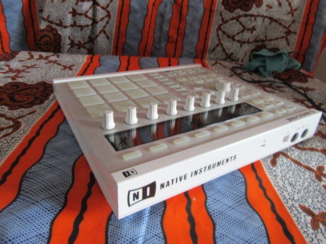 Musikinstrumente: Native Instruments Maschine MK2 White MIDI Controller 16 PAD – Gebraucht aus Viganello von lau_ln69 6