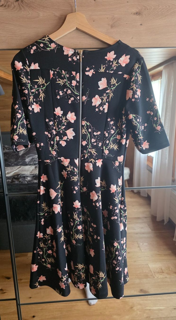 Kleider: Kleid schwarz geblümt Grösse 38 - neu – Neu (gemäss Beschreibung) aus Kandersteg von nvo_65py 1