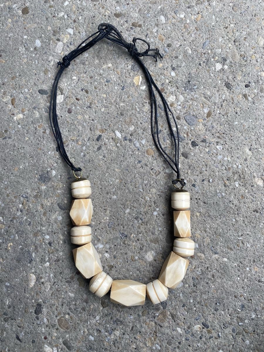 Catenine: Statement-Kette mit Elfenbein Imitat – Usato da Zürich venduto da coraruoss 1