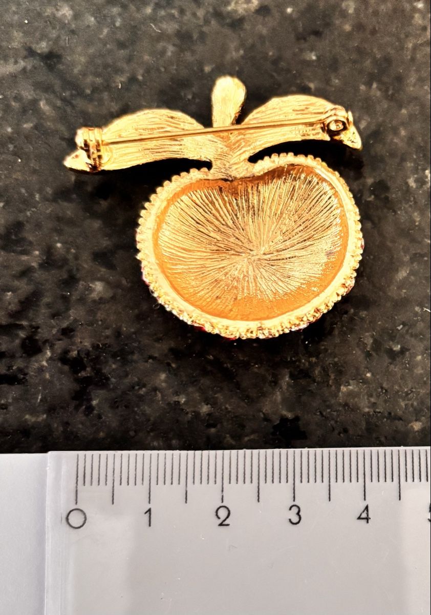 Spille & Fermagli: Vintage 1960er Apfel Brosche mit Strasssteinen – Usato da Arbon venduto da Langbretterer 1